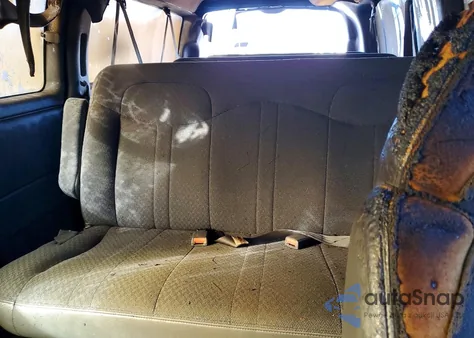 2002 Chevrolet Express G3500 z USA, uszkodzony, nr VIN 1GNHG39R221160208